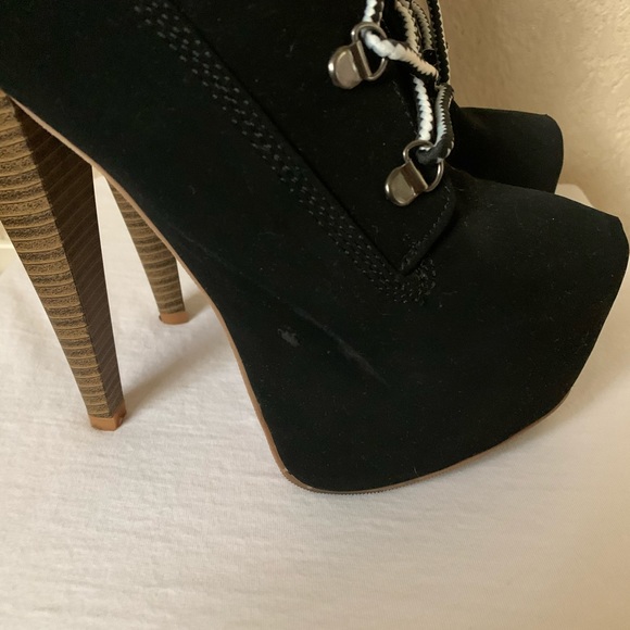 Shoes - Picture 2 of 6